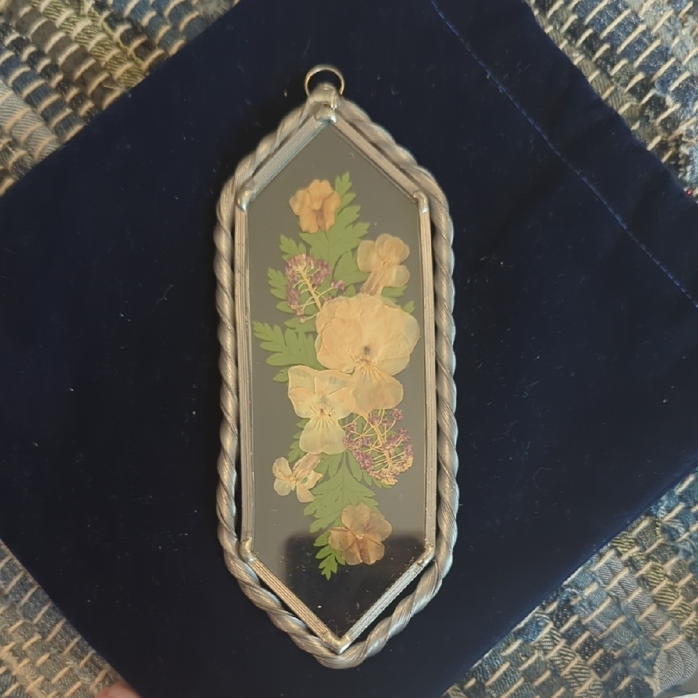 Vintage Lasting Impressions Pressed Flowers  Twisted Pewter Glass Frame